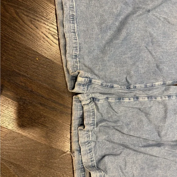 American Eagle Outfitters Light Blue Relaxed Jeans - Picture 4 of 4